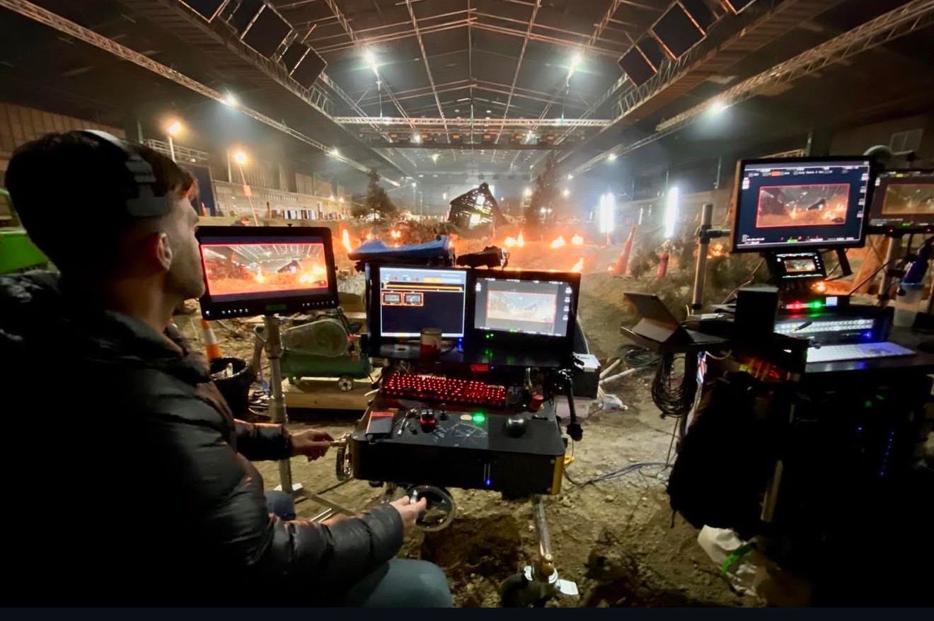 On-set Technodolly and control station for large scale battle environment